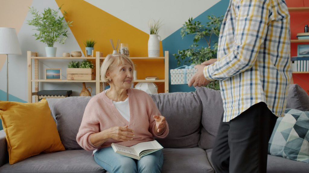 Idées cadeaux utiles pour une personne âgée — Paradox Senior
