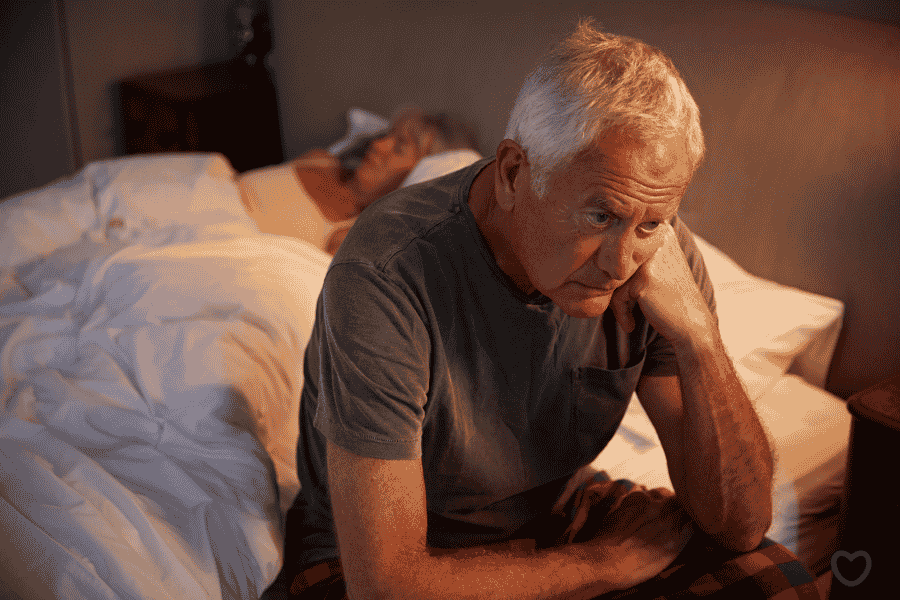 Sommeil senior : les 6 troubles principaux, 10 leviers sans médicaments, alternatives aux somnifères. Retrouver un vrai sommeil réparateur après 70 ans.